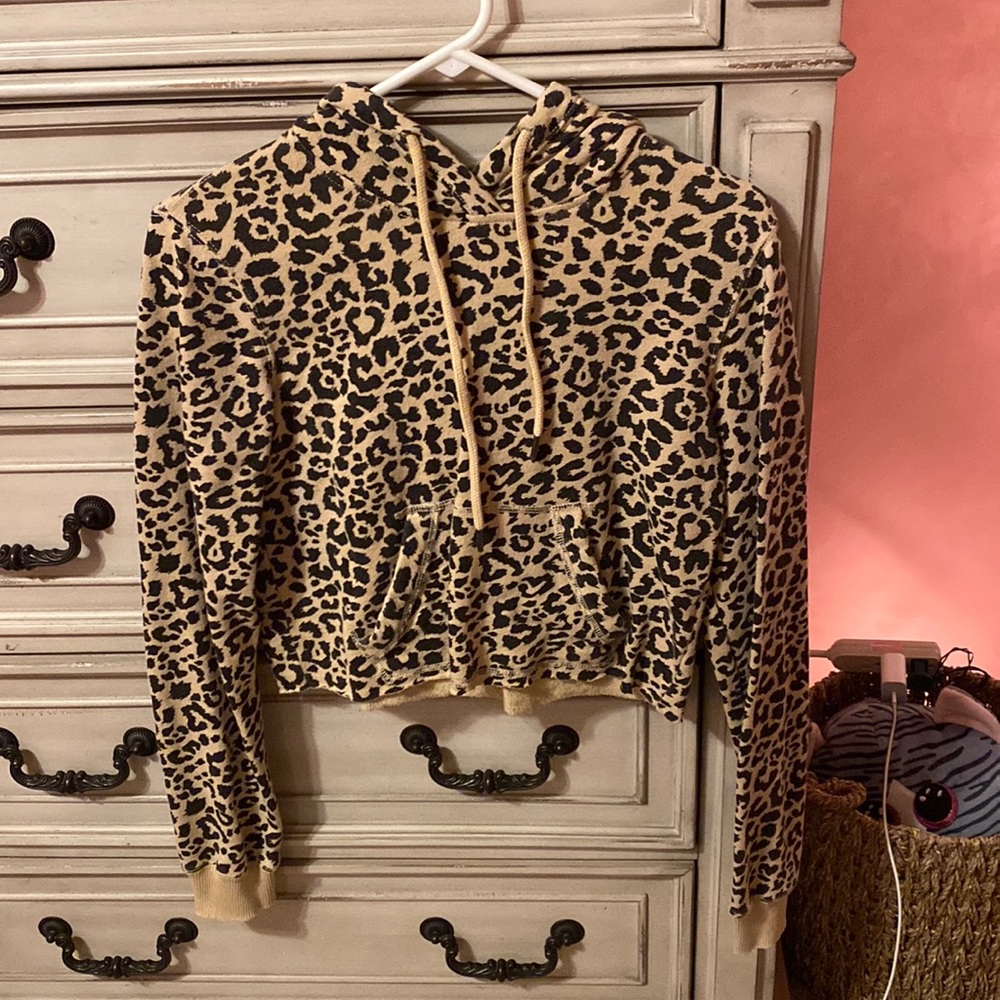 Hollister Cheetah cropped sweathsirt